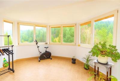 Resedinta distincta,panorama urbana, amplasare de top,Zarnesti,Brasov - 7