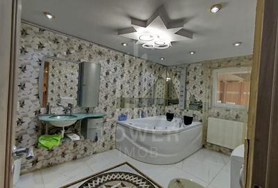 Casa de vanzare cu spatiu comercial la parter - 4