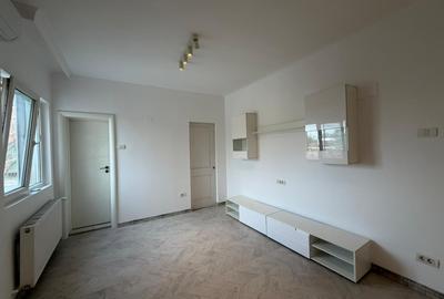 Apartament cu 3 camere decomandat în Aviatorilor