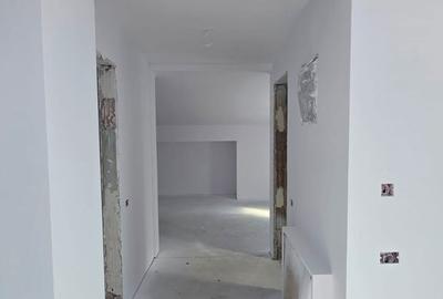 Casă cu 5 camere cu Teren 205 Mp în Dobroești - 4