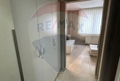 Spațiu comercial, de 42.369998931885 mp, în Policlinica - 10