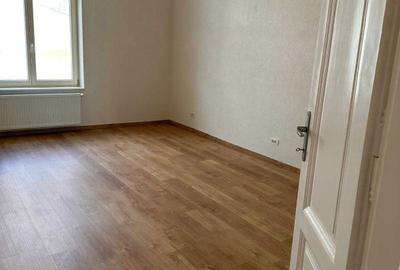 Spațiu comercial, de 140 mp, în Central - 5