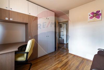 Apartament cu 2 camere decomandat, mobilat în Tractorul - 11