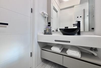 Vedere laterala la mare, prima linie, mobilat, parcare inclusa - 11