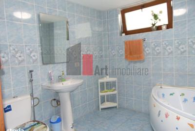 Casă cu 7 camere cu Canalizare în Fundeni - 15