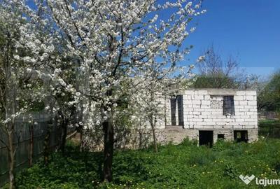 Casă cu 2 camere cu Teren 850 Mp în Central - 2