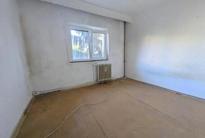 Str Carpati - Piata Sud, Apartament 3 camere, etaj 2/4, bucatarie mare - 11