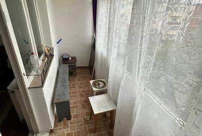 Apartament cu 4 camere decomandat în Micro 16