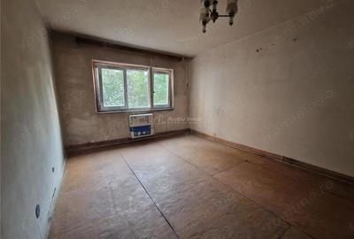 Apartament cu 4 camere decomandat în Rovine - 3