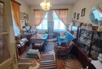 Casă cu 4 camere cu Canalizare în Central - 10