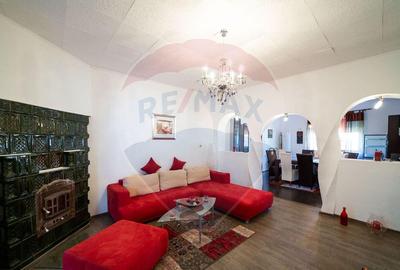 Casă cu 7 camere cu Canalizare în Turnu - 2