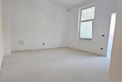 Spațiu comercial, de 103 mp, în Central - 8