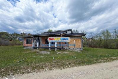 Casă cu 6 camere cu Teren 1077 Mp în Central - 2