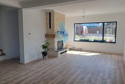 Casă cu 4 camere cu Teren 480 Mp în Bârnova - 2