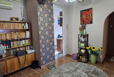 Apartament 4 camere, decomandat situat in zona Tomis III - 11