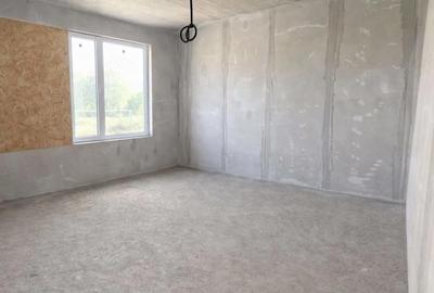 Casă cu 5 camere cu Teren 930 Mp în Săcălaz
