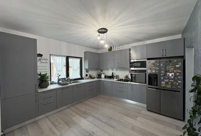 Casă cu 4 camere cu Teren 671 Mp în Șag - 1