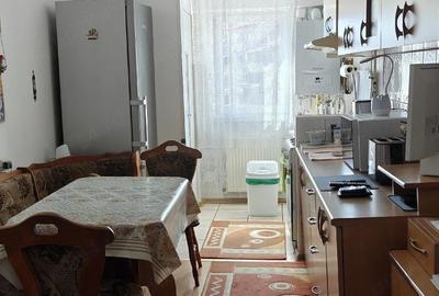 Apartament cu 2 camere decomandat în Petros - 1