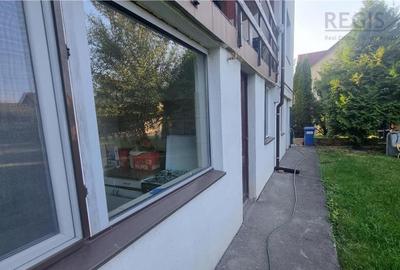 Casă cu 8 camere cu Canalizare în Stupini