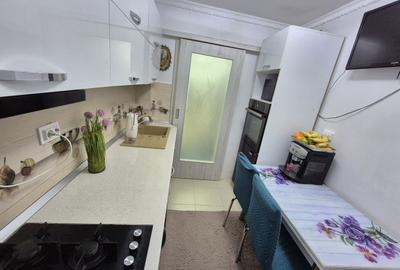 Apartament cu 3 camere semidecomandat, mobilat în Podu Roș - 6