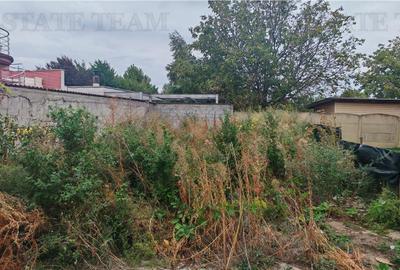 Casa cu 3 camere, garaj si 325mp teren, demolabila, cu toate utilitatile, in Mil - 6