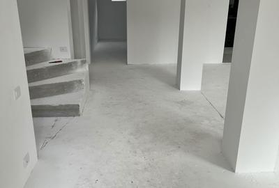 Casă cu 8 camere cu Teren 2100 Mp în Central - 10