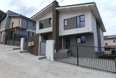 Duplex cu 4 camere cu Teren 85 Mp în Tăuți - 2