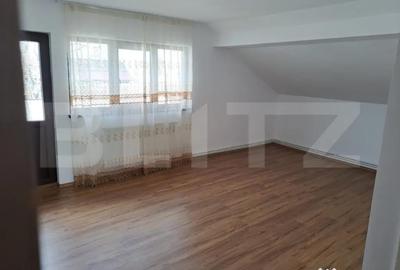 Casă cu 5 camere cu Teren 3000 Mp în Central - 3