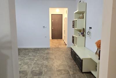 Apartament cu 3 camere semidecomandat, mobilat în Micro 11 - 14
