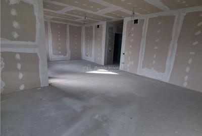 Casă cu 4 camere decomandat în Calomfirești - 3