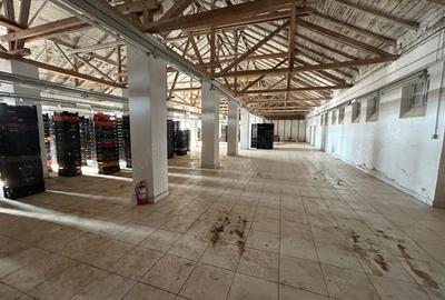 Spațiu comercial, de 7,000 mp, în Central - 3