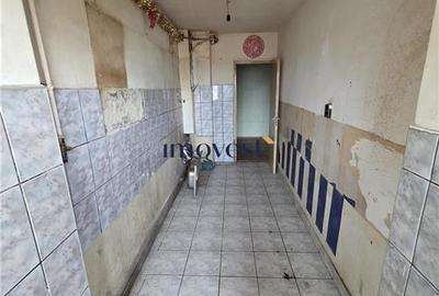 Apartament cu 3 camere decomandat în Micro 15 - 9