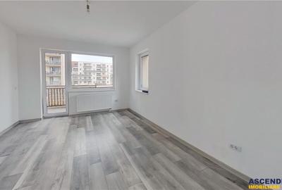Apartament cu 3 camere decomandat în Tractorul - 7