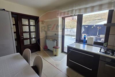 Casă cu 7 camere cu Teren 1371 Mp în Nord-Est - 27