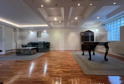 Casă cu 7 camere cu Teren 325 Mp în 7 Noiembrie - 2