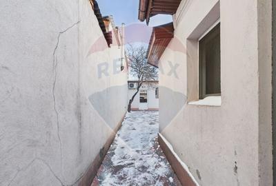 Casă cu două corpuri, ideală pentru firmă, Vitan - 13