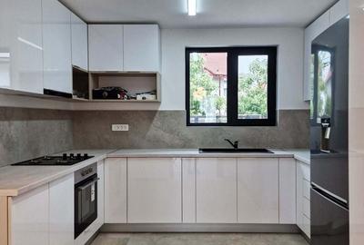 Casă cu 5 camere cu Canalizare în Central - 4