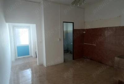 Vand garsoniera cu dependinte (baie,bucatarie),suprafata utila 32 mp -negociabil - 2