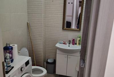 Garsonieră decomandată în Roșu