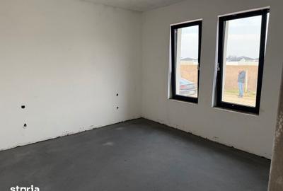 Casă cu 4 camere cu Teren 400 Mp în Central - 2