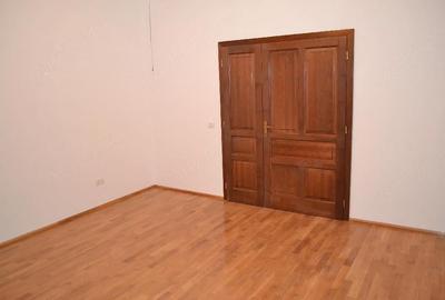 Spațiu comercial, de 67 mp, în Central - 6