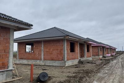 Casă cu 3 camere în Mărtinești - 2