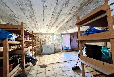 Casă individuală cu 6 camere cu Canalizare în Schei - 12