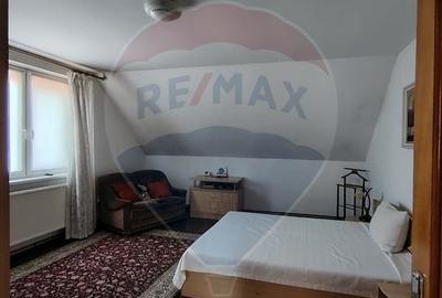 Casă / Vilă cu 8 camere de vânzare în zona Central - 2