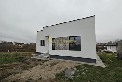 Casa individuala - 3 camere - 2 bai - 378 mp teren - 1