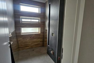 Casă cu 4 camere cu Teren 440 Mp în Central