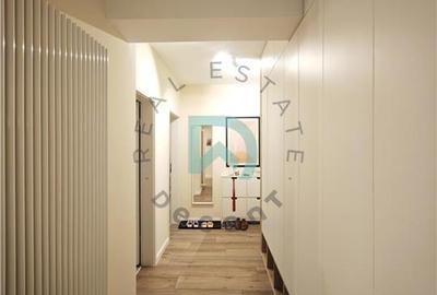 Apartament cu 4 camere decomandat în Tractorul - 9