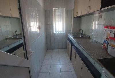 Apartament cu 3 camere decomandat în Micro 4 - 10