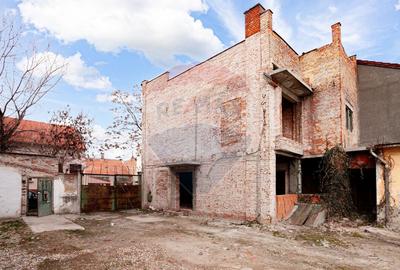 Casă cu 4 camere cu Teren 500 Mp în Central - 6