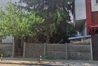 Casă individuală cu 4 camere cu Teren 191 Mp în Eroii Revoluției - 1